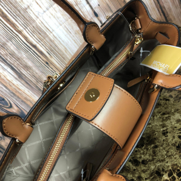 Michael Kors Gramercy Large Chain Acorn Satchel - Picture 2 of 8